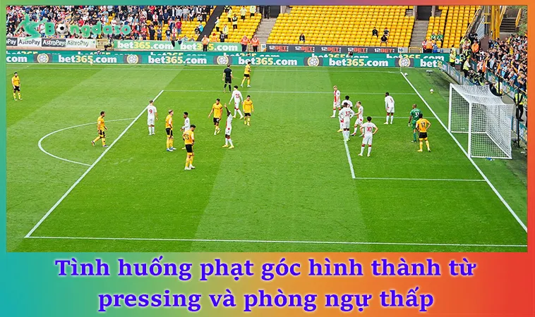 Tình huống phạt góc hình thành từ pressing và phòng ngự thấp