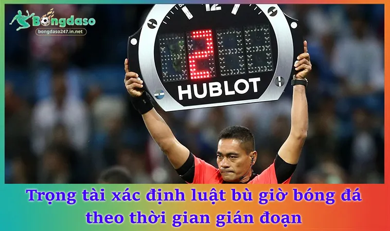 Trọng tài xác định luật bù giờ bóng đá theo thời gian gián đoạn